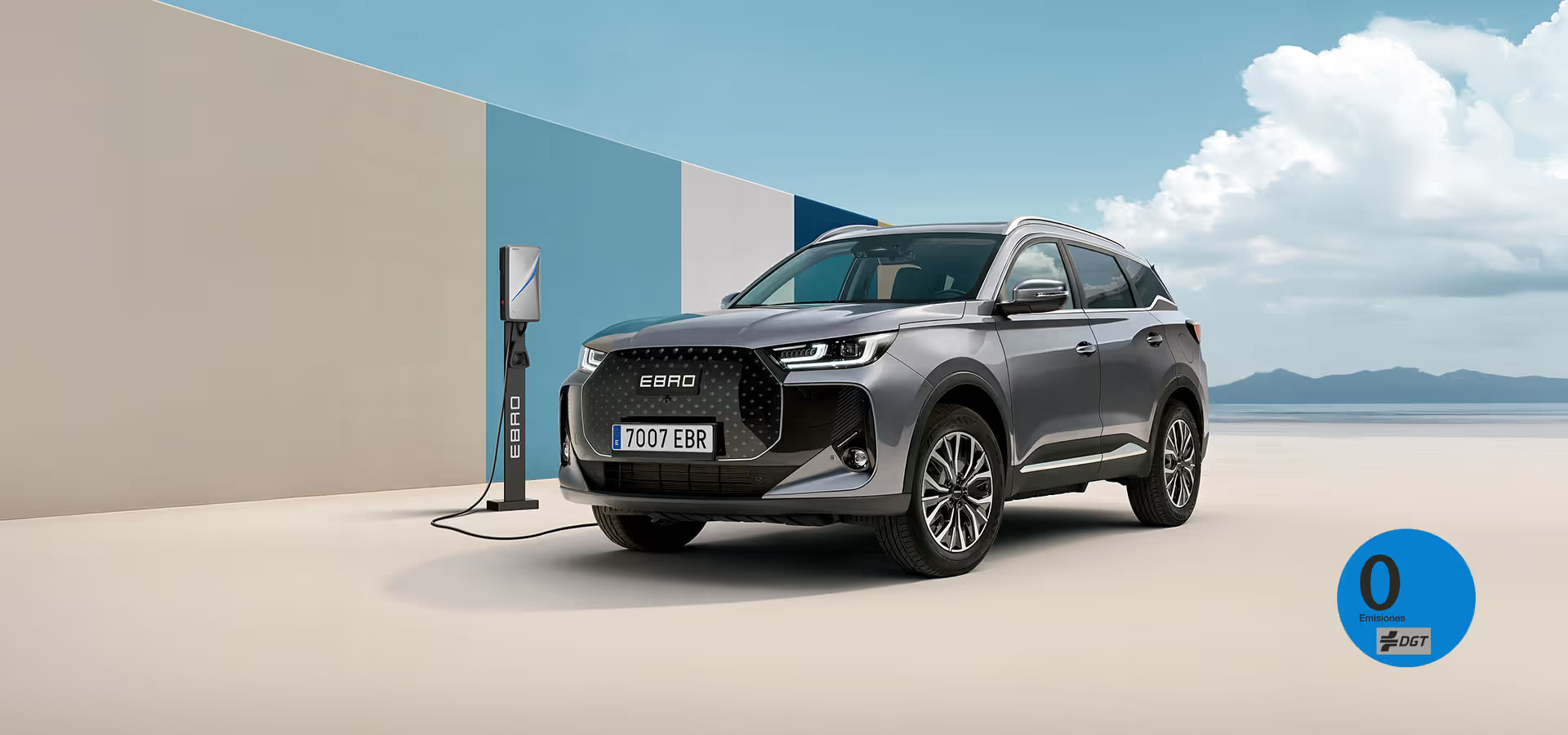 El EBRO S700 PHEV es el nuevo SUV híbrido enchufable que marca la diferencia. Con cuotas desde 249 € al mes, este nuevo modelo EBRO no solo destaca por su rendimiento, sino también por su capacidad para ofrecer una experiencia de conducción única, combinando tecnología avanzada, seguridad y comodidad.