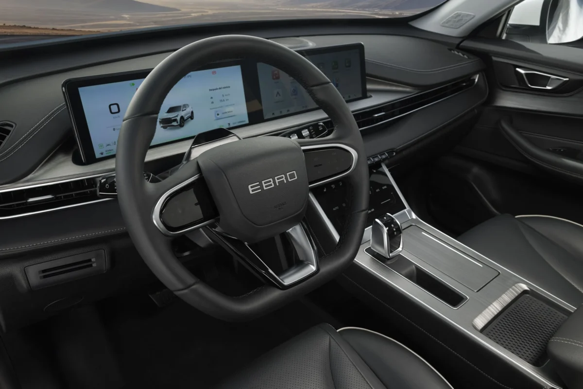 Interior del nuevo EBRo s400 HEV Interior del nuevo EBRO s400 HEV